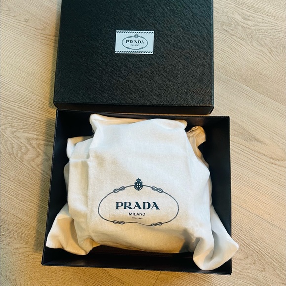 Prada nylon bucket bag - Picture 3 of 4